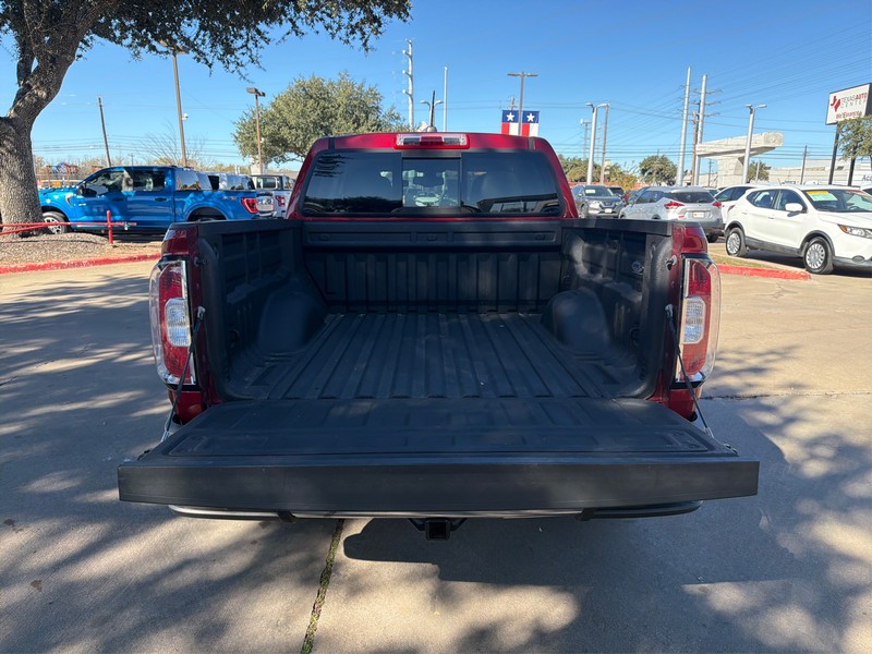 GMC Canyon Vehicle Full-screen Gallery Image 11