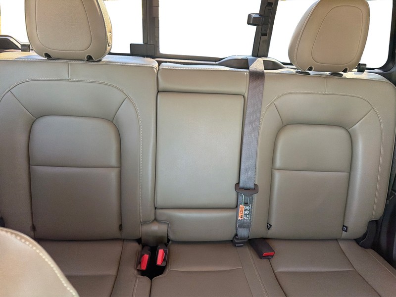 GMC Canyon Vehicle Full-screen Gallery Image 13