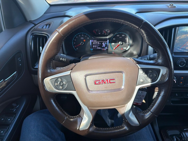 GMC Canyon Vehicle Full-screen Gallery Image 14