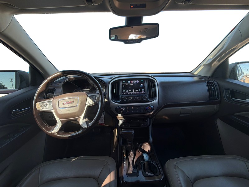 GMC Canyon Vehicle Full-screen Gallery Image 15