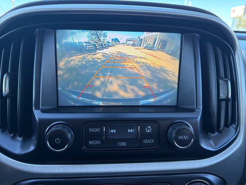 GMC Canyon Vehicle Full-screen Gallery Image 17