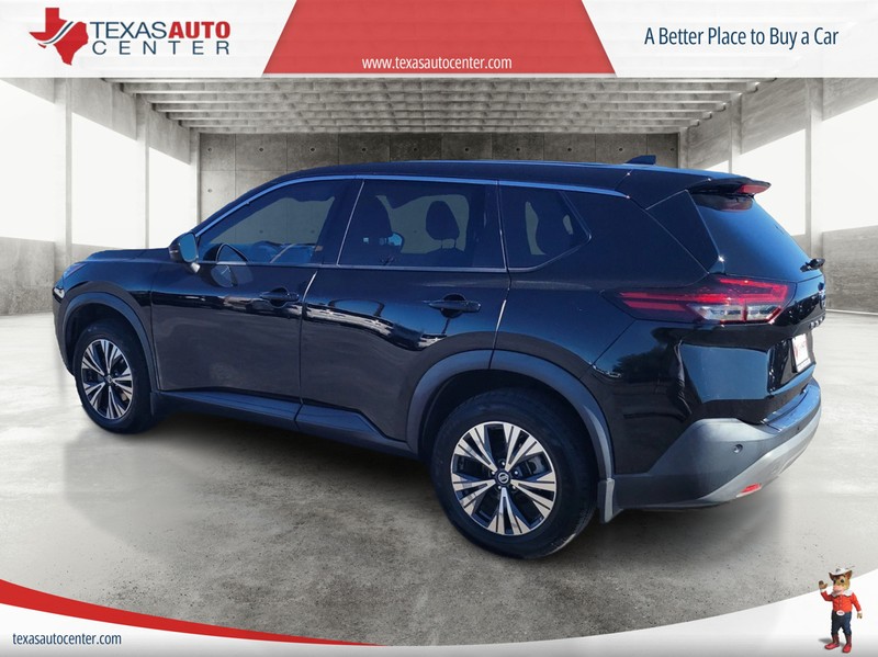 Nissan Rogue Vehicle Full-screen Gallery Image 02