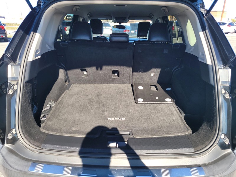 Nissan Rogue Vehicle Full-screen Gallery Image 11