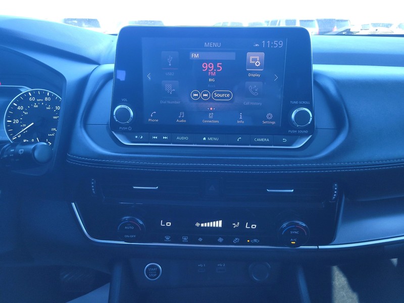 Nissan Rogue Vehicle Full-screen Gallery Image 12