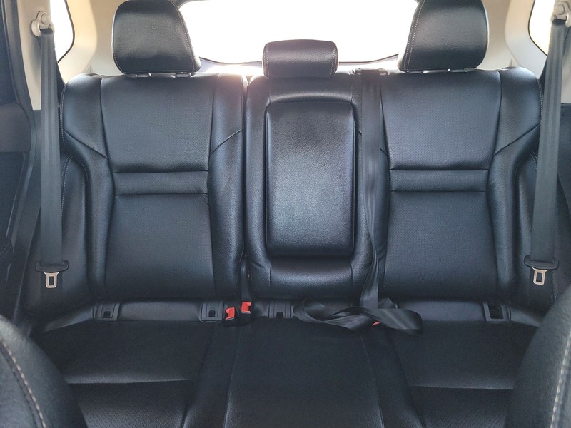 Nissan Rogue Vehicle Full-screen Gallery Image 13