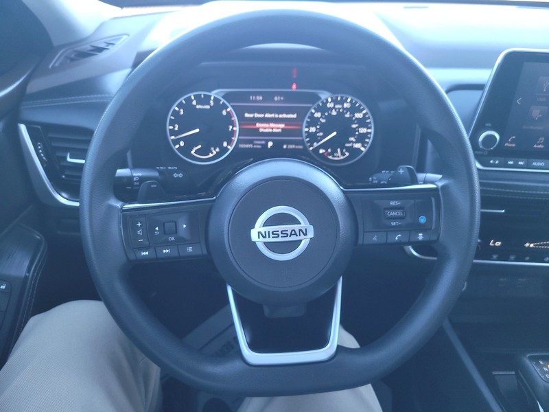 Nissan Rogue Vehicle Full-screen Gallery Image 14