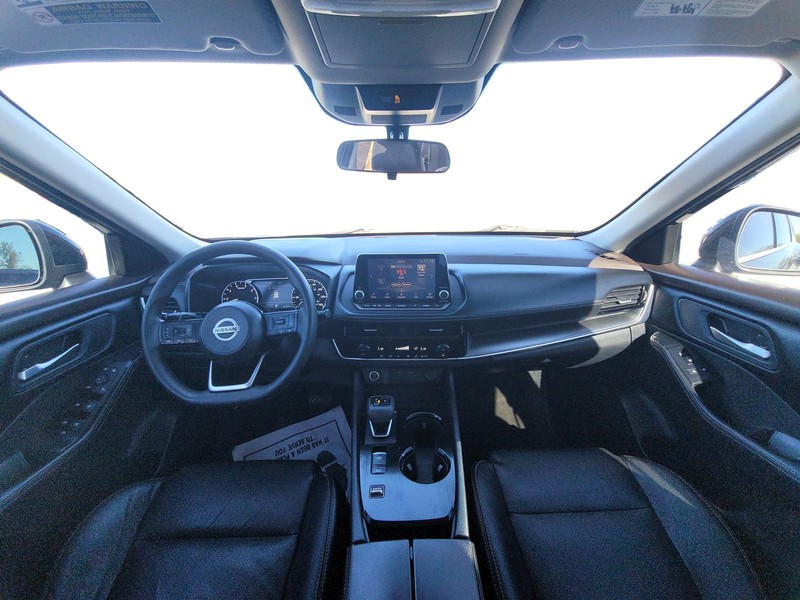 Nissan Rogue Vehicle Full-screen Gallery Image 15