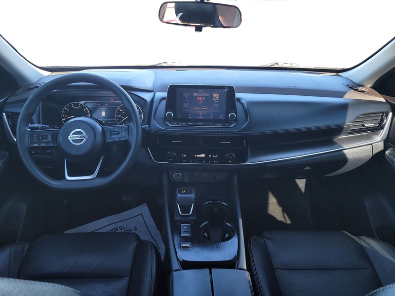 Nissan Rogue Vehicle Full-screen Gallery Image 16