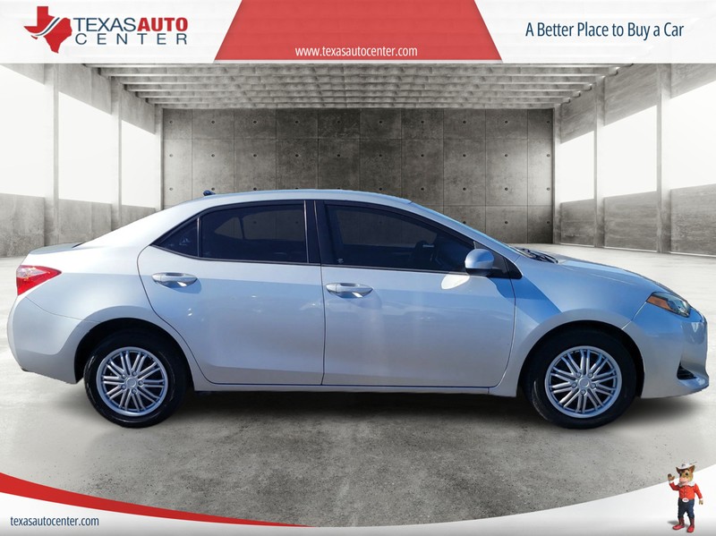 Toyota Corolla Vehicle Full-screen Gallery Image 03