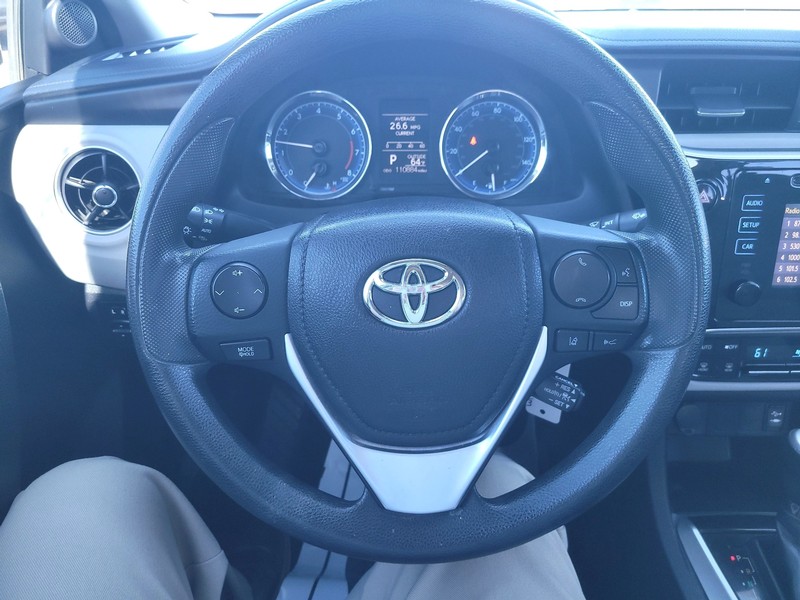 Toyota Corolla Vehicle Full-screen Gallery Image 11
