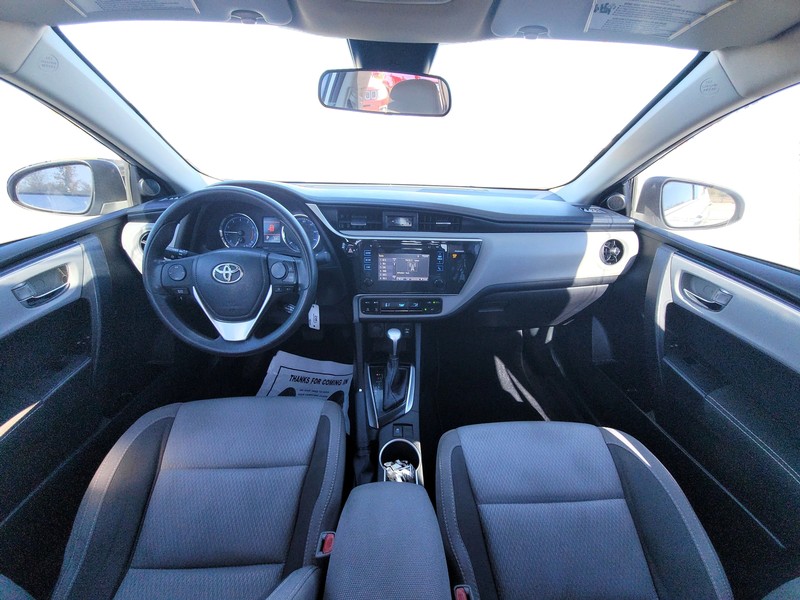 Toyota Corolla Vehicle Full-screen Gallery Image 12