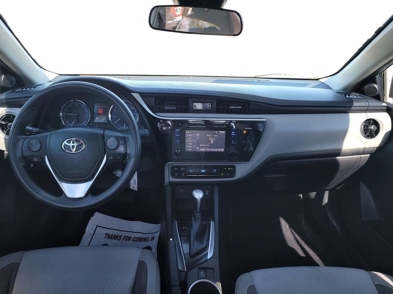 Toyota Corolla Vehicle Full-screen Gallery Image 13