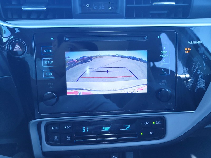 Toyota Corolla Vehicle Full-screen Gallery Image 14