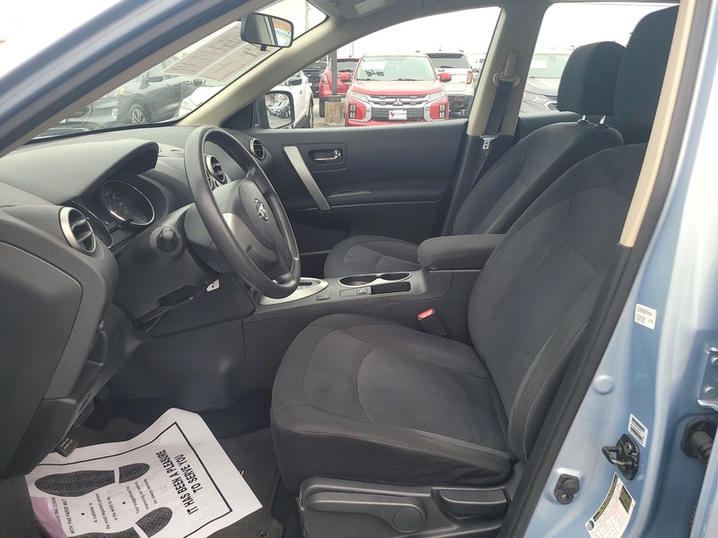 Nissan Rogue Select Vehicle Full-screen Gallery Image 09