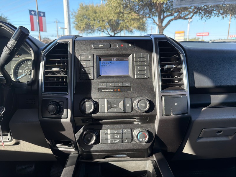 Ford F-150 Vehicle Full-screen Gallery Image 12