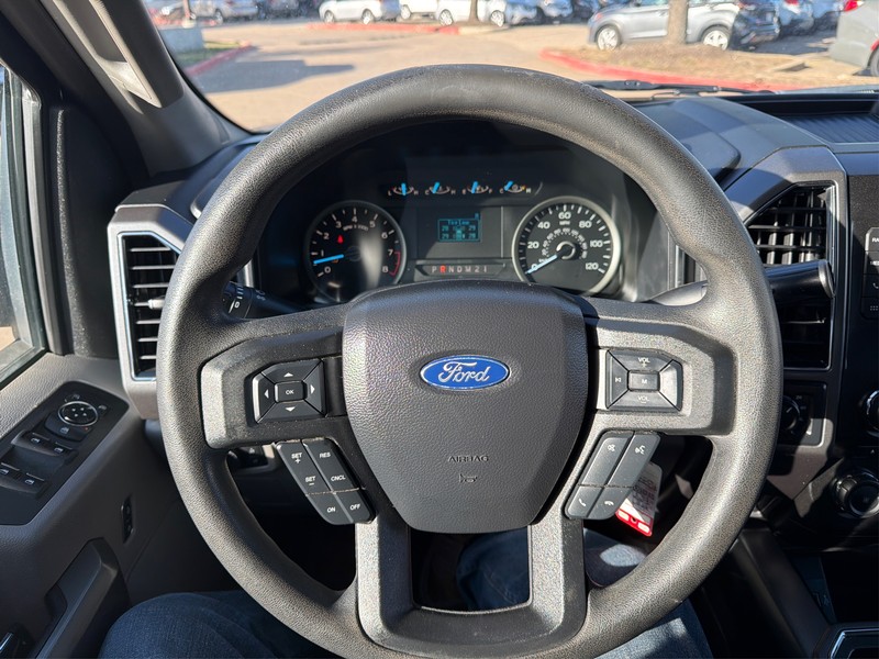 Ford F-150 Vehicle Full-screen Gallery Image 14