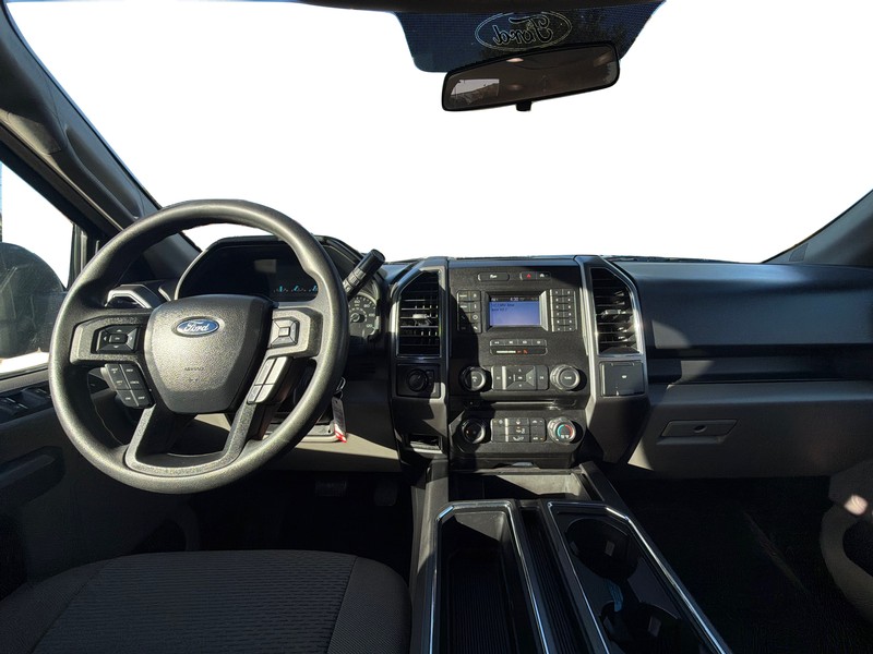Ford F-150 Vehicle Full-screen Gallery Image 15