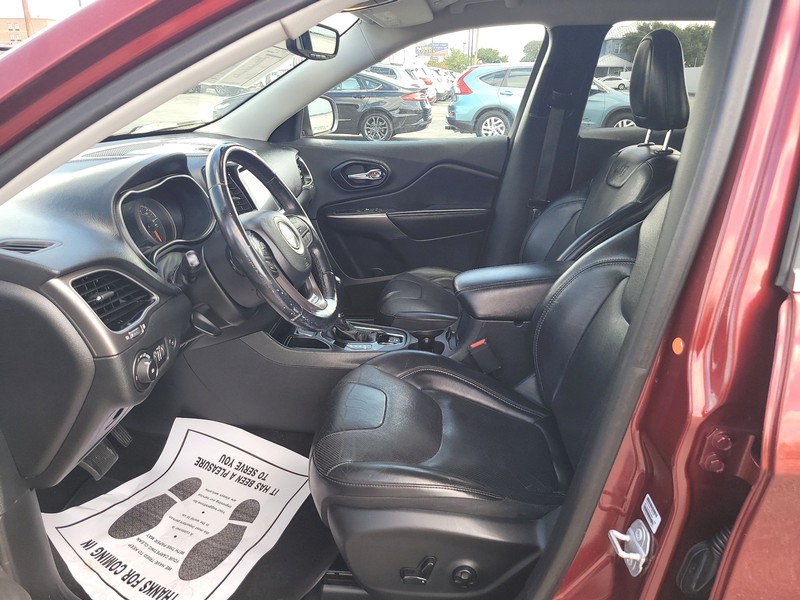 Jeep Cherokee Vehicle Full-screen Gallery Image 9