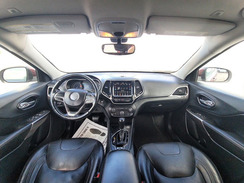 Jeep Cherokee Vehicle Full-screen Gallery Image 15