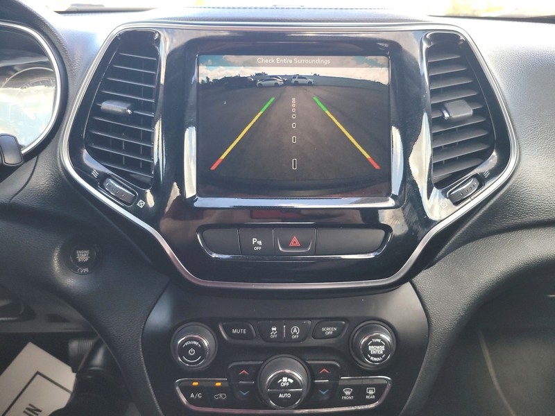 Jeep Cherokee Vehicle Full-screen Gallery Image 18