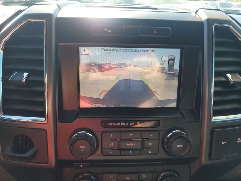 Ford F-150 Vehicle Full-screen Gallery Image 17