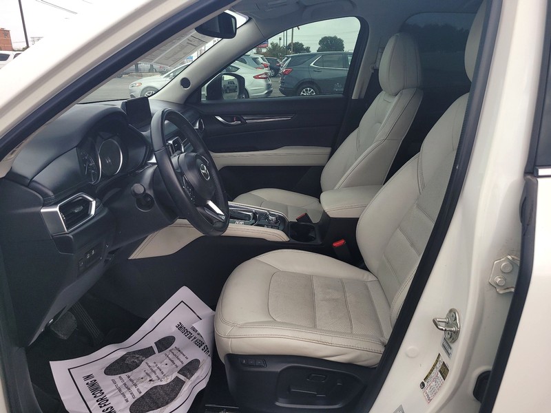 Mazda CX-5 Vehicle Full-screen Gallery Image 8