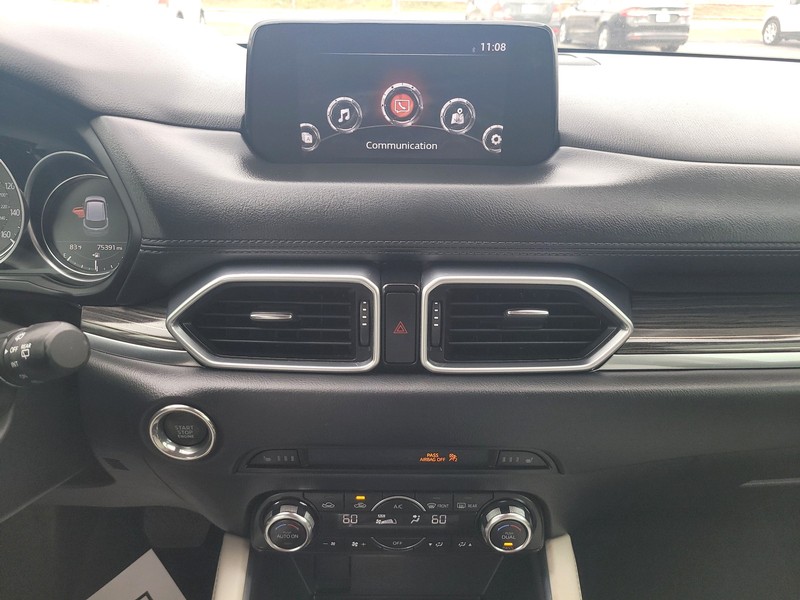 Mazda CX-5 Vehicle Full-screen Gallery Image 11