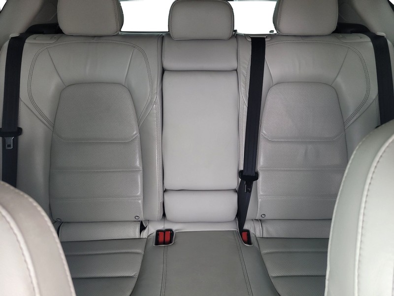 Mazda CX-5 Vehicle Full-screen Gallery Image 12