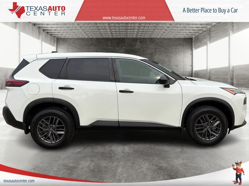 Nissan Rogue Vehicle Full-screen Gallery Image 04