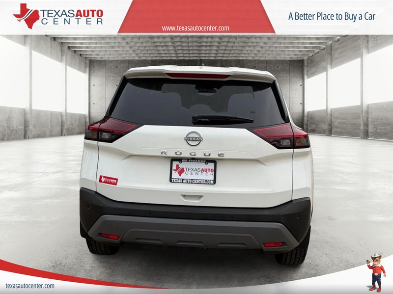 Nissan Rogue Vehicle Full-screen Gallery Image 06