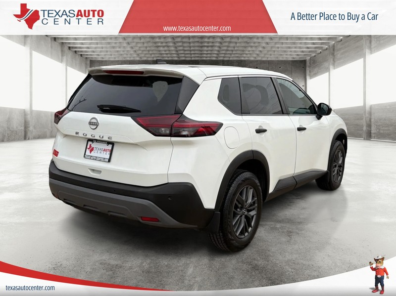 Nissan Rogue Vehicle Full-screen Gallery Image 07