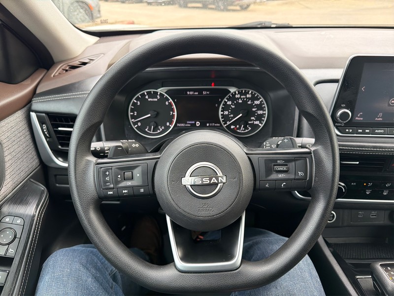 Nissan Rogue Vehicle Full-screen Gallery Image 14