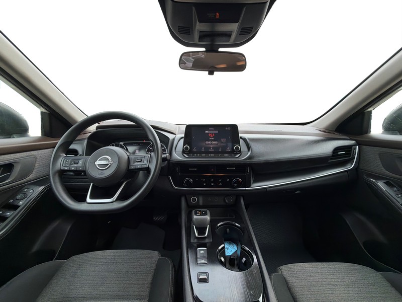 Nissan Rogue Vehicle Full-screen Gallery Image 15