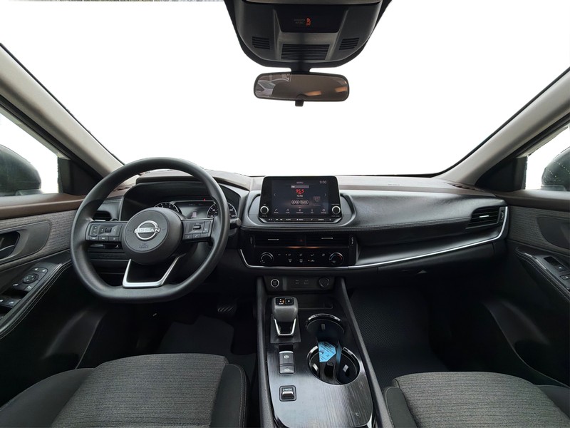 Nissan Rogue Vehicle Full-screen Gallery Image 16