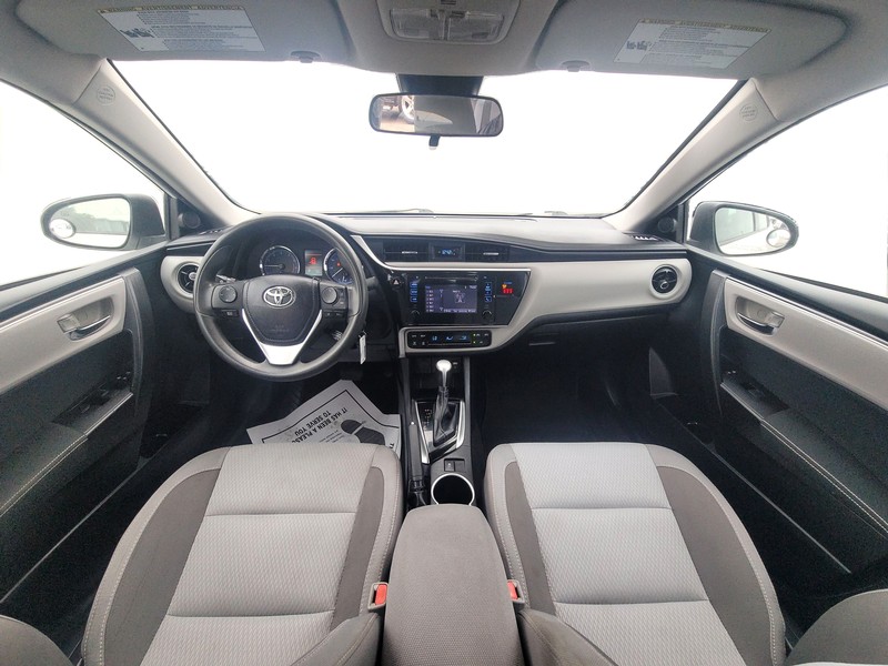 Toyota Corolla Vehicle Full-screen Gallery Image 14