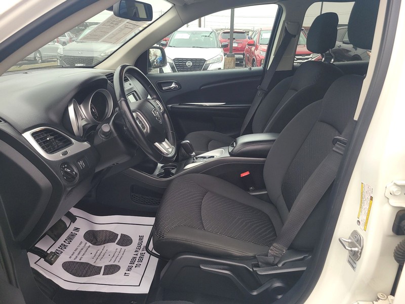 Dodge Journey Vehicle Full-screen Gallery Image 09