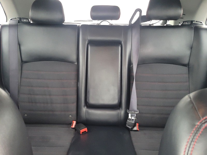 Mitsubishi Outlander Sport Vehicle Full-screen Gallery Image 13