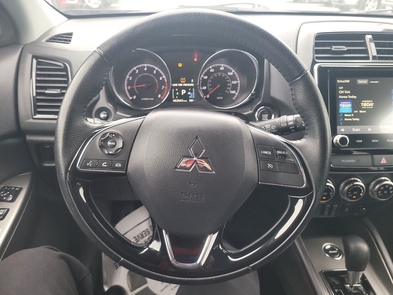 Mitsubishi Outlander Sport Vehicle Full-screen Gallery Image 14