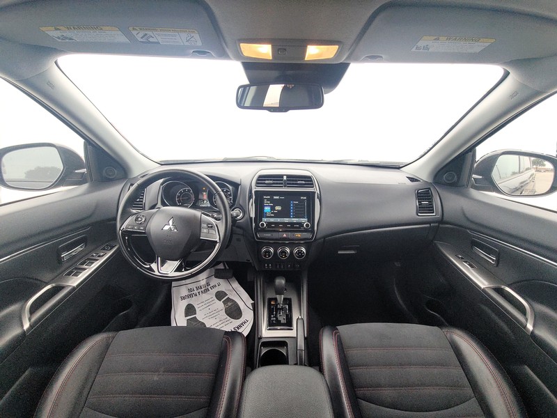 Mitsubishi Outlander Sport Vehicle Full-screen Gallery Image 15