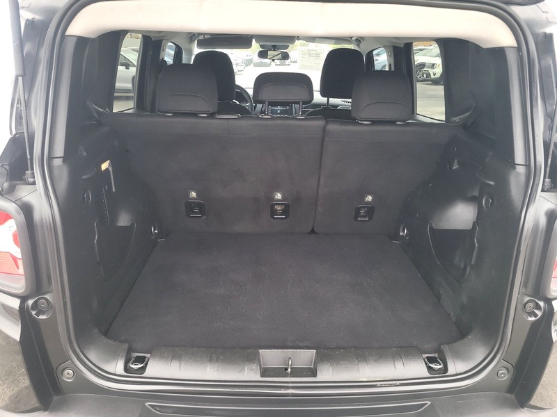 Jeep Renegade Vehicle Full-screen Gallery Image 11