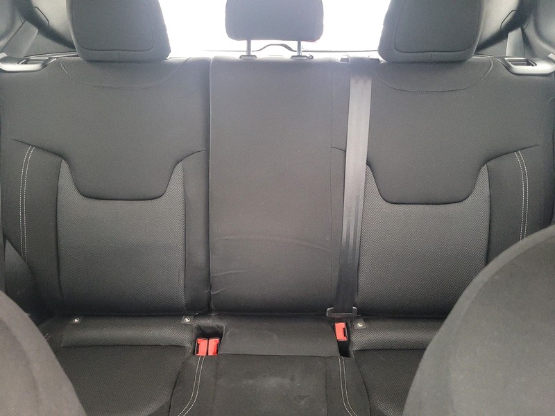 Jeep Renegade Vehicle Full-screen Gallery Image 13