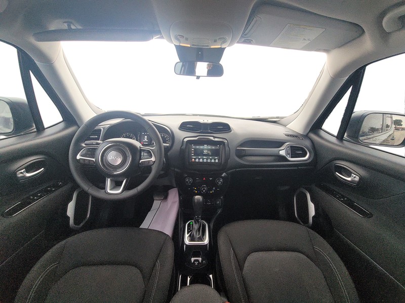 Jeep Renegade Vehicle Full-screen Gallery Image 15