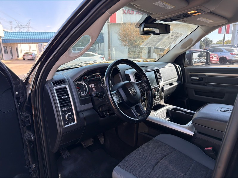 Ram 1500 Vehicle Full-screen Gallery Image 09