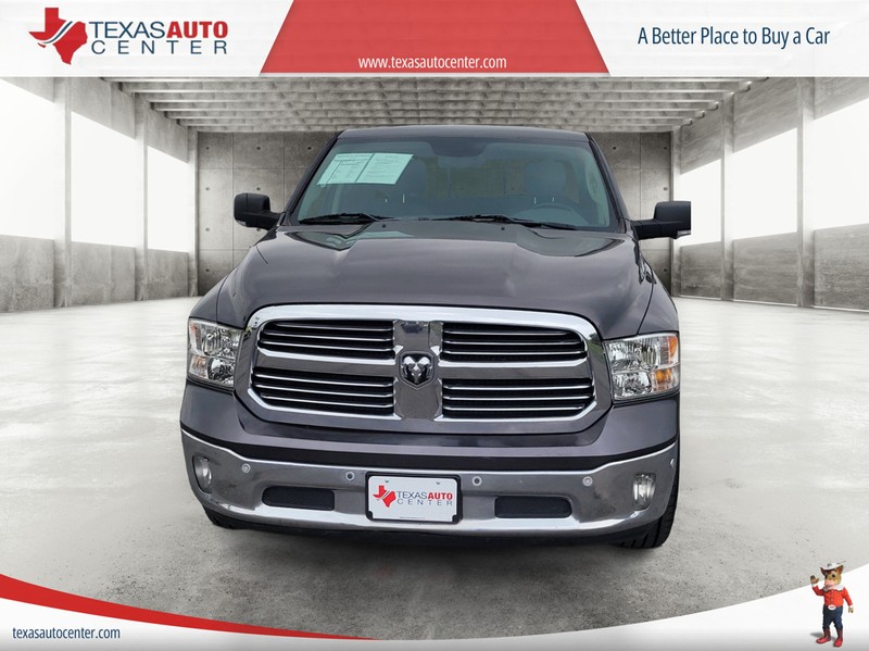 Ram 1500 Classic Vehicle Full-screen Gallery Image 3