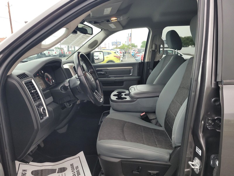 Ram 1500 Classic Vehicle Full-screen Gallery Image 9