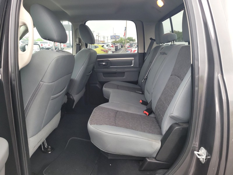 Ram 1500 Classic Vehicle Full-screen Gallery Image 10