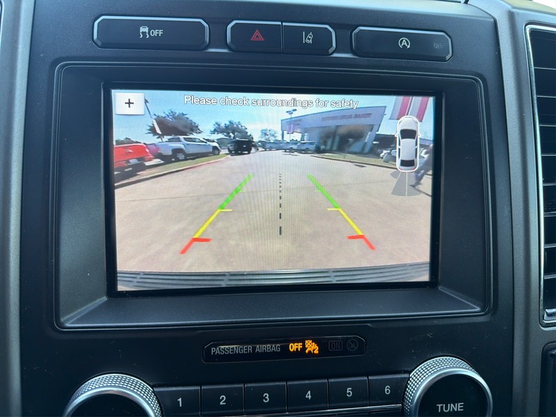 Ford Expedition Max Vehicle Full-screen Gallery Image 18