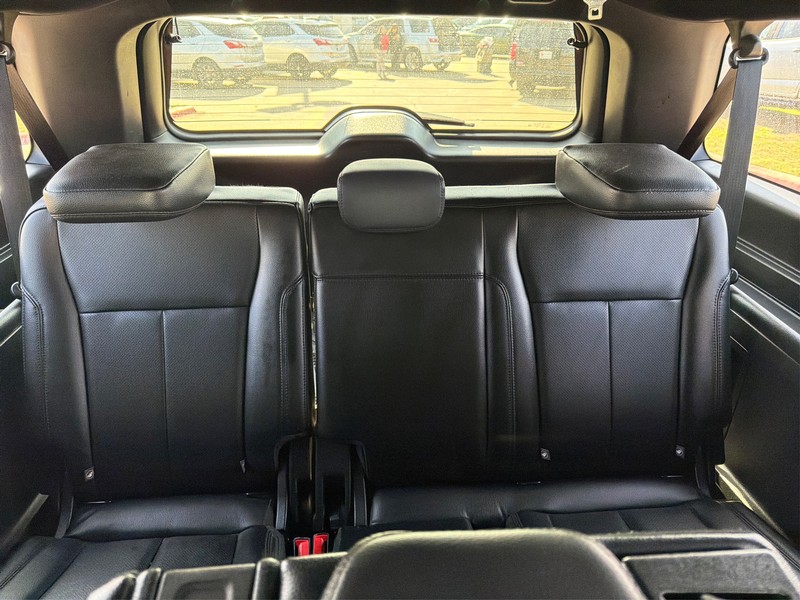 Ford Expedition Max Vehicle Full-screen Gallery Image 19