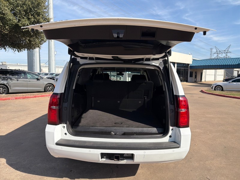 Chevrolet Suburban Vehicle Full-screen Gallery Image 11