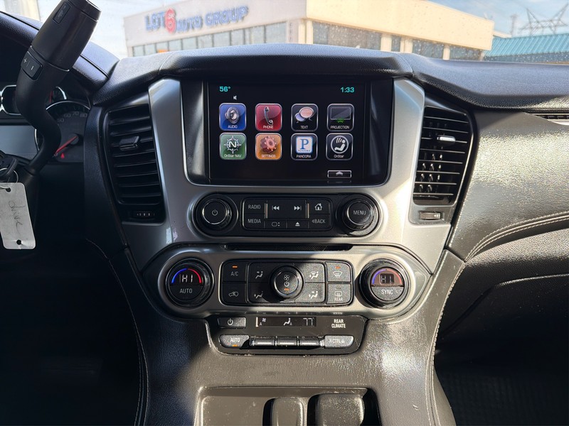 Chevrolet Suburban Vehicle Full-screen Gallery Image 12